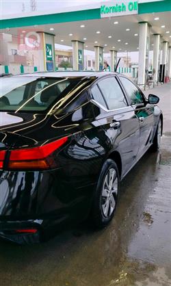 نيسان ألتيما